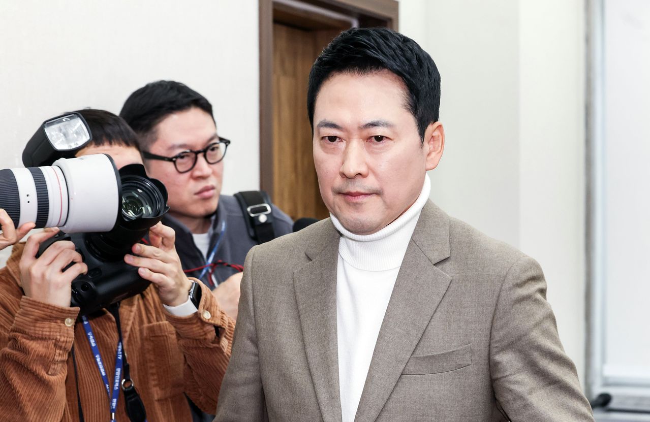 장동혁 국민의힘 대표가 2월 5일 오후 국회에서 “내일까지 누구든 정치적 생명 걸고 재신임·사퇴 요구하면 전당원 투표 실시하겠다”는 내용의 긴급 기자간담회를 하고 있다. 김성룡 기자. 