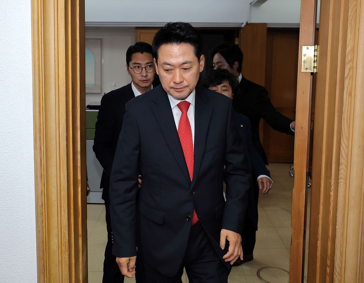 장동혁 국민의힘 대표는 4일 SNS를 통해 “당원들과 함께 우리가 나아갈 새 길을 찾겠다”고 밝혔다. [뉴스1]