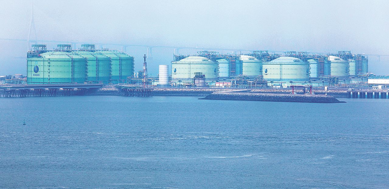 지난 3월23일 인천 송도 한국가스공사 인천생산기지 내 LNG 저장탱크. 산업통상부는 지난 3월 이란 전쟁 발발 직후 카타르산 LNG가 '전면 중단'될 가능성을 염두해 미리 추가 물량을 확보했었다. 연합뉴스.
