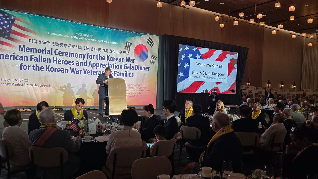 새에덴교회 소강석 목사가 미군 참전용사들을 향해 영어로 환영사를 하고 있다. 백성호 기자