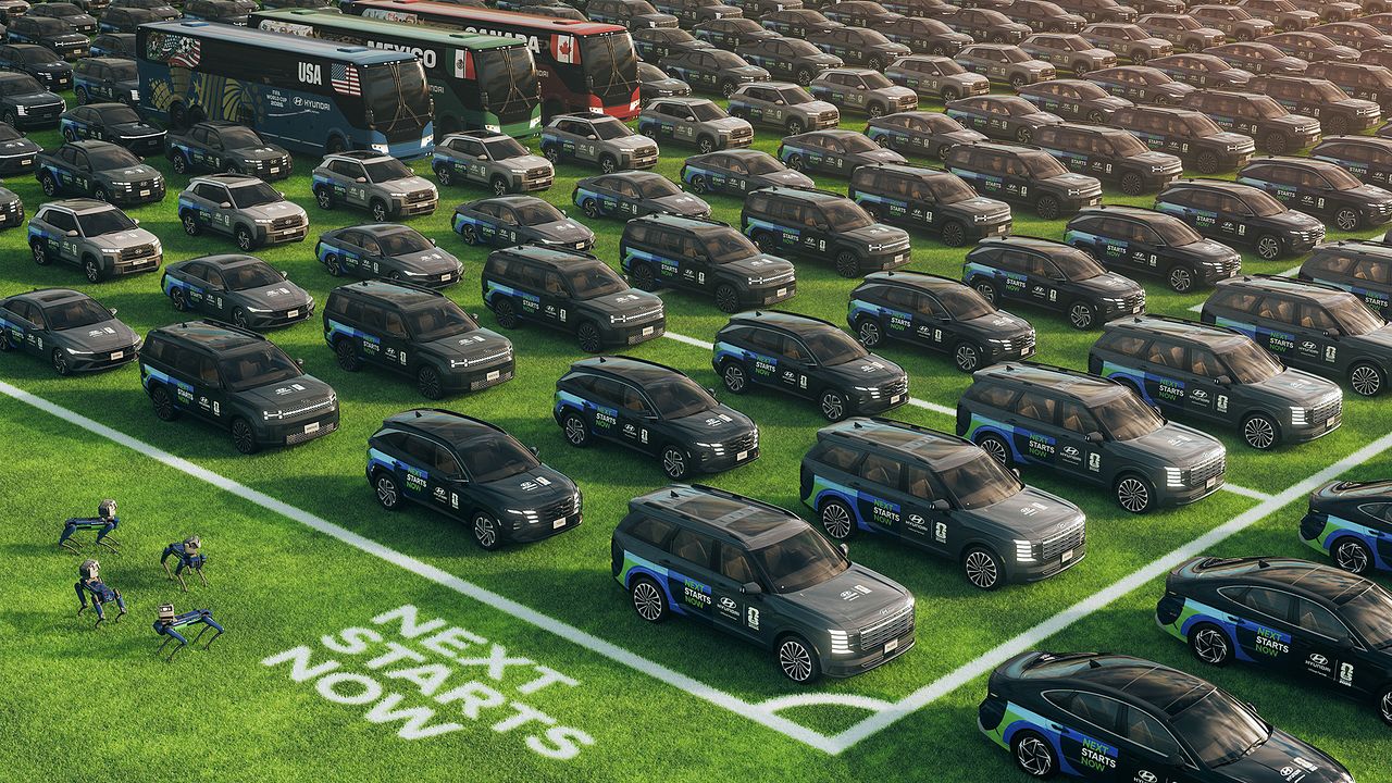 현대자동차가 FIFA 월드컵 2026™ 캠페인 '미래는 지금 여기서부터'를 시작한다. 차량 1500여대와 보스턴다이내믹스 스팟 4대가 월드컵에 투입된다. 사진 현대차그룹
