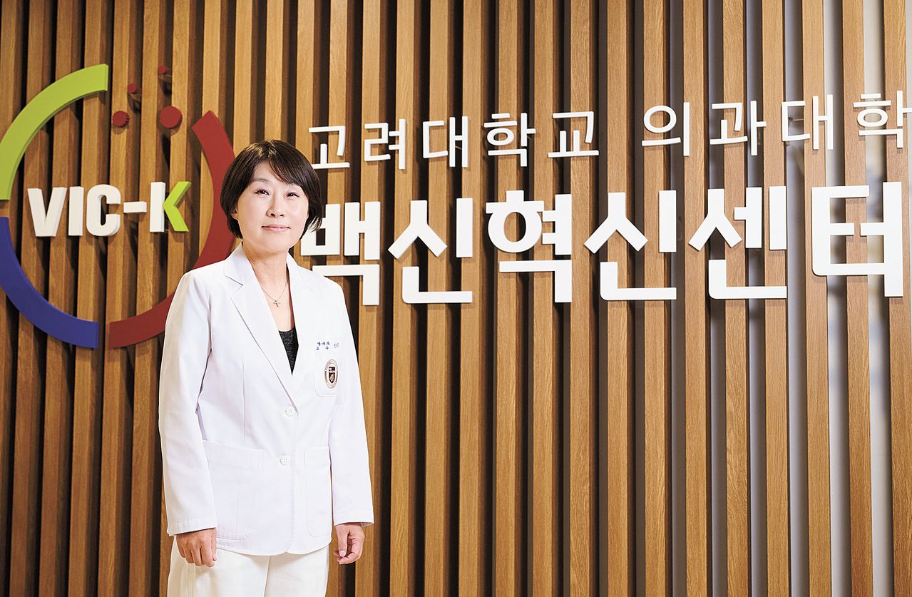 정희진 고대 의대 백신혁신센터장은 “감염병 연구에 대한 꾸준한 투자와 관심은 눈에 보이지 않는 국가 보건 안보의 방패를 만드는 일”이라며 “지금처럼 평온해 보이는 시기가 오히려 미래의 위기를 막아낼 골든타임”이라고 강조했다. 인성욱 객원기자