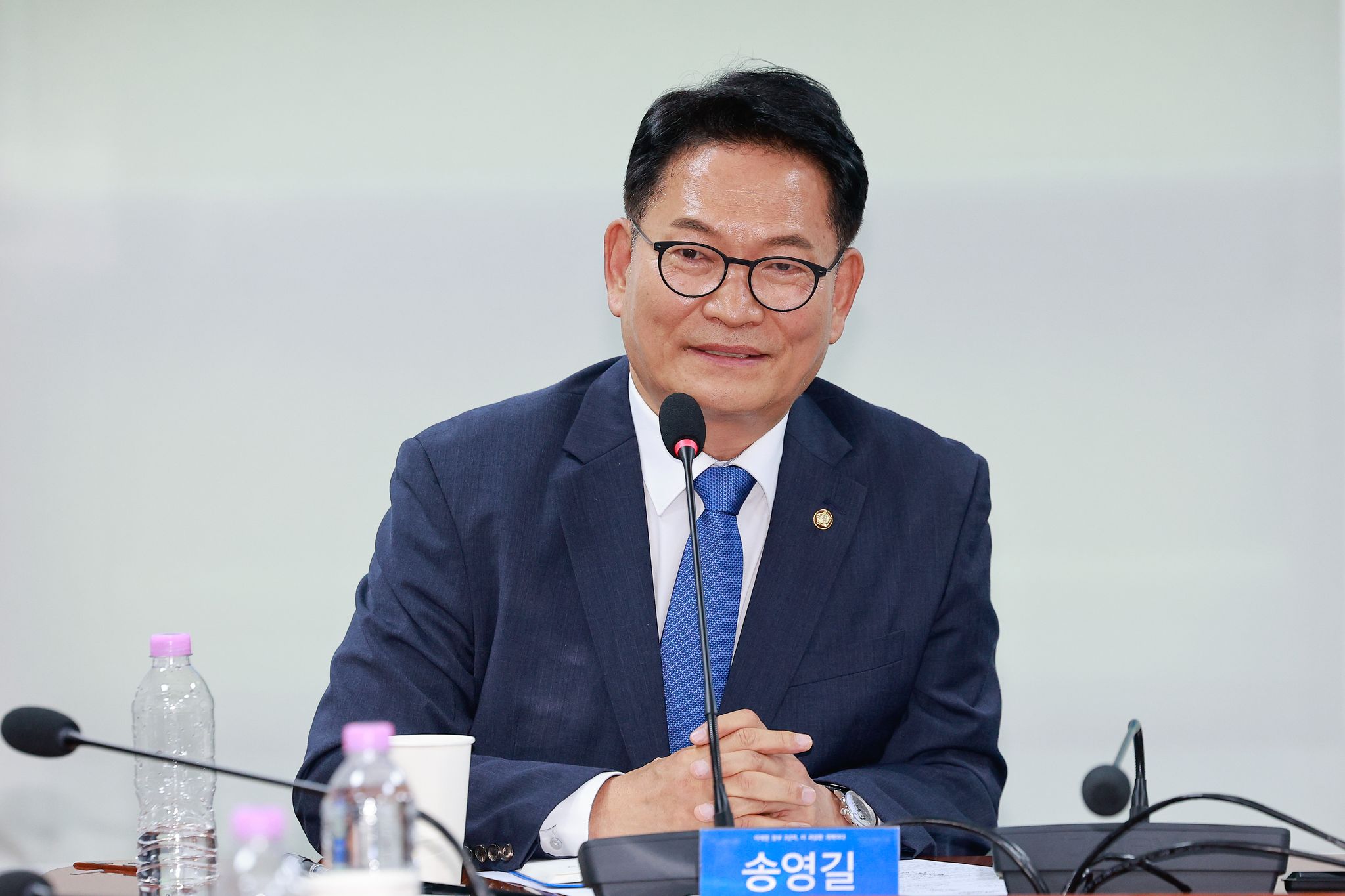 송영길 더불어민주당 의원이 9일 오후 서울 여의도 국회의원회관에서 열린 ‘이재명 정부 2년차, 더 과감한 개혁이다’ 포럼에 참석해 국정개혁을 주제로 토론하고 있다. 뉴스1