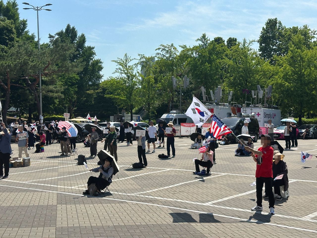 9일 오전 서울 송파구 올림픽공원 시위 현장에서 참가자가 구호를 반복해 외치고 있다. 한찬우 기자