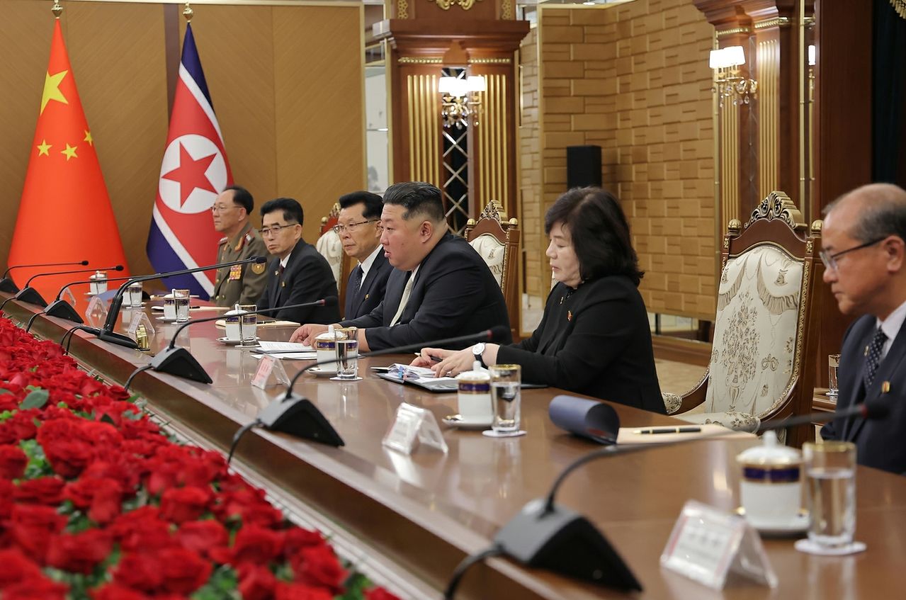  김정은 북한 국무위원장이 8일 평양 금수관 영빈관에서 열린 북중 정상회담에서 발언하는 모습. 노동신문, 뉴스1