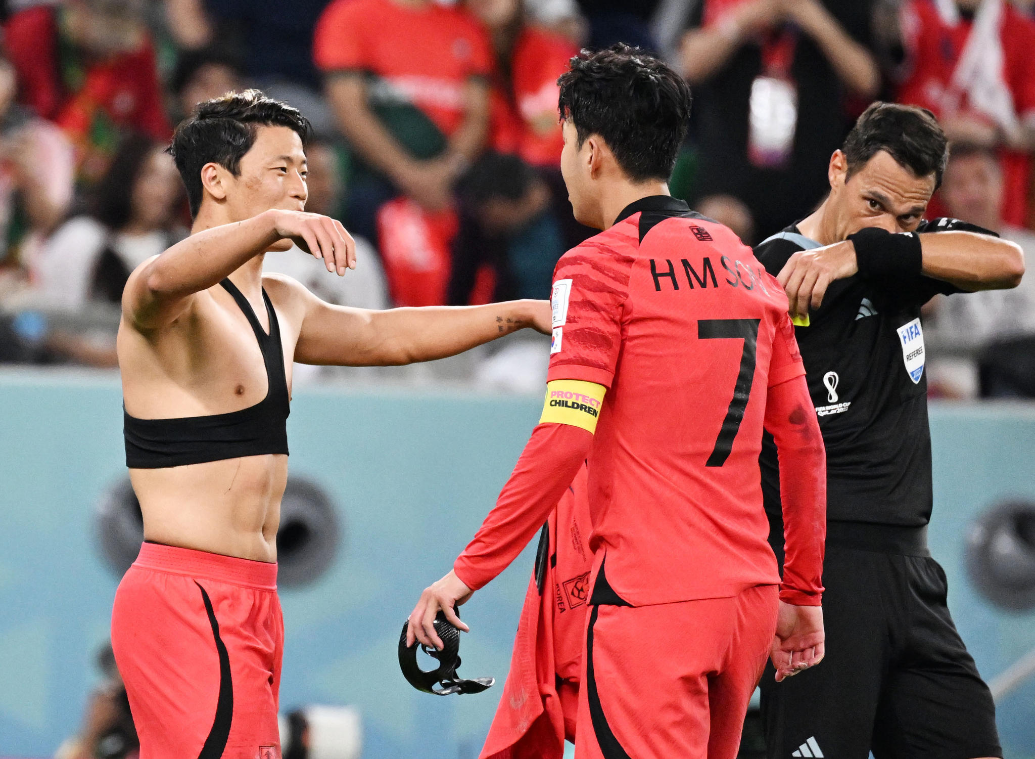 2022년 카타르 월드컵 포르투갈전 당시 동점골을 합작한 황희찬과 손흥민. 김현동 기자