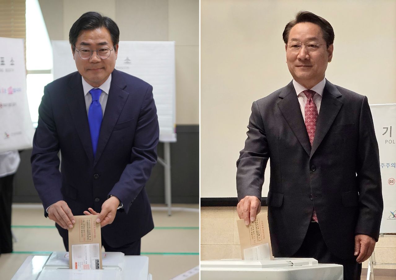 박찬대 더불어민주당 인천시장 후보(왼쪽)와 유정복 국민의힘 인천시장 후보가 5월 29일 각각 인천시 사전투표소인 송도2동 행정복지센터, 문화창작지대에서 투표를 하고 있다. 뉴스1