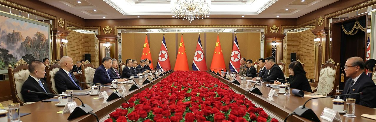 김정은 북한 국무위원장과 시진핑 중국 국가주석이 8일 평양 금수관 영빈관에서 정상회담을 진행하는 모습. 노동신문, 뉴스1