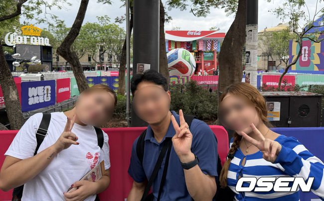 '한국인'에 대한 호감도가 높았다...전세계를 강타한 K-컬처 덕분에 유명인이 된듯한 체험을 했다