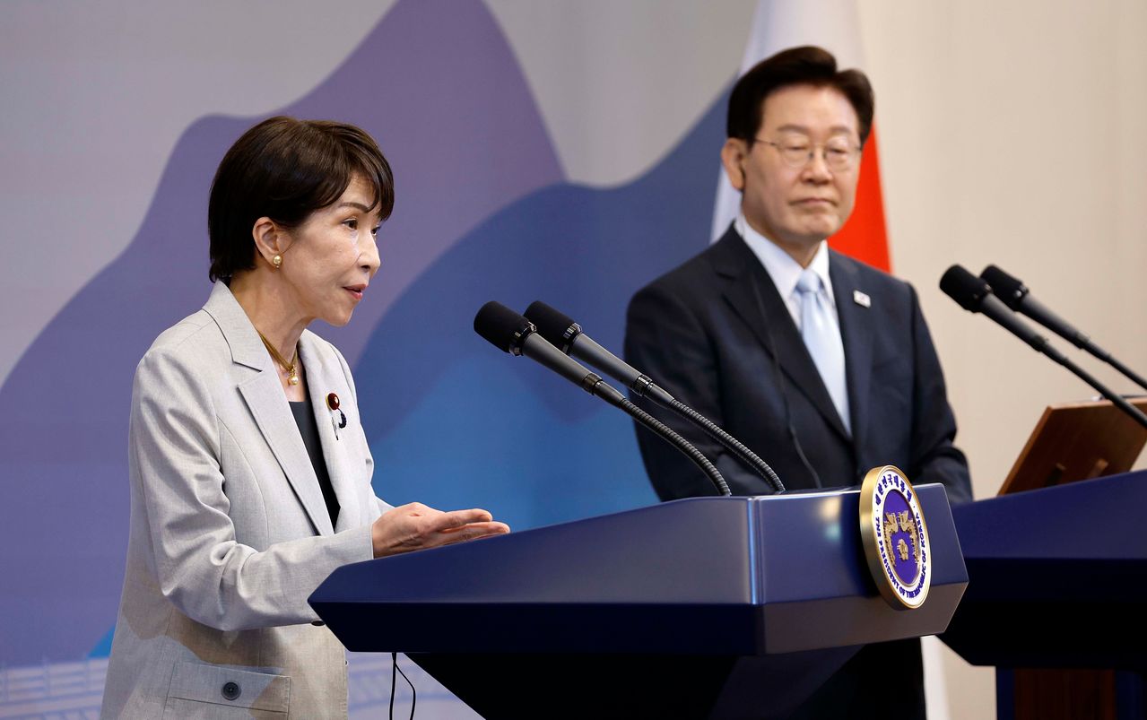 다카이치 사나에(高市早苗) 일본총리가 지난달 19일 경북 안동의 한 호텔에서 한일정상회담을 가진 뒤 공동언론발표를 하고 있다. 사진 청와대사진기자단