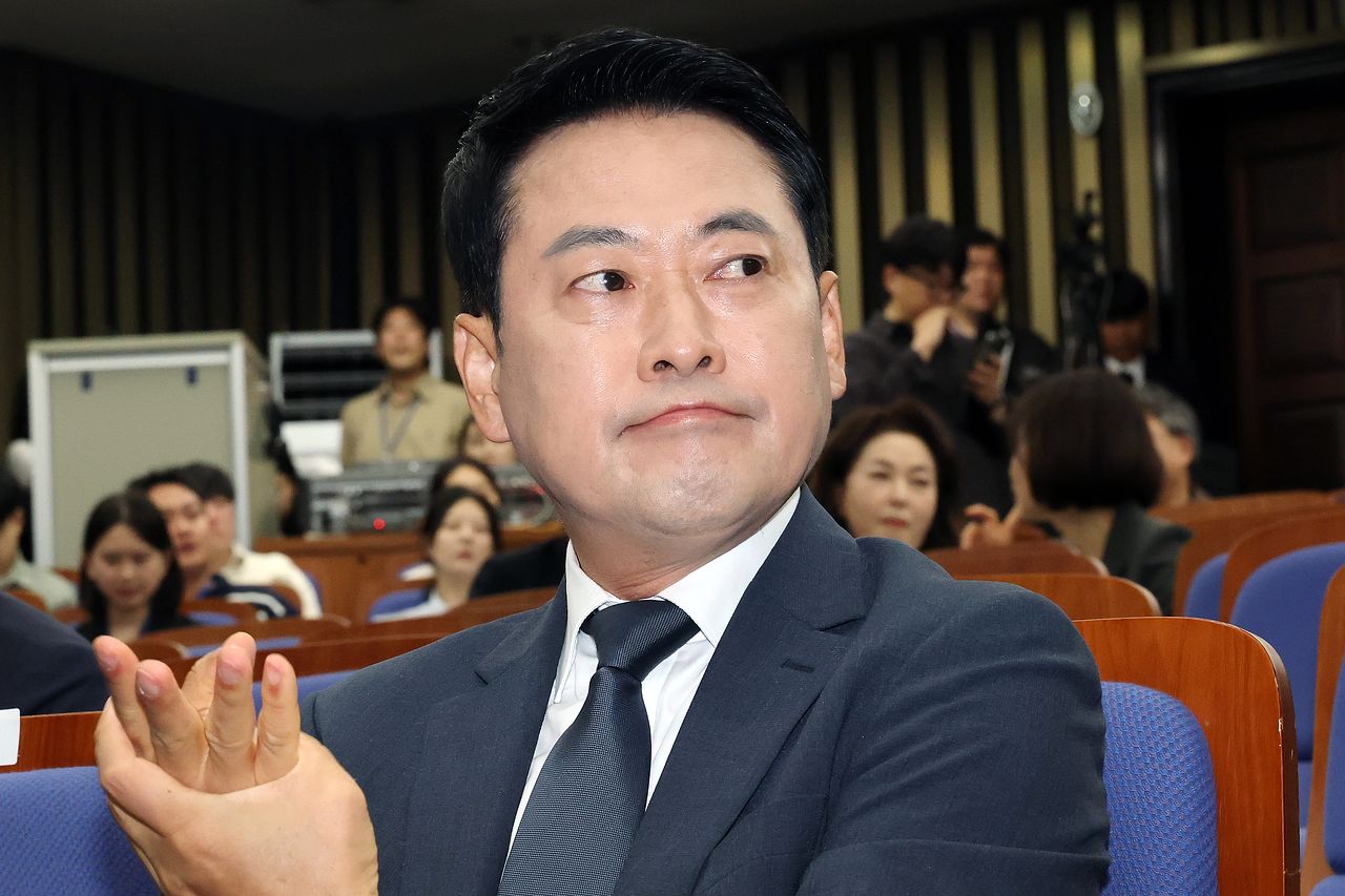 장동혁 국민의힘 대표가 10일 국회에서 열린 원내대표 선출 선거 의원총회에 참석했다. 연합뉴스