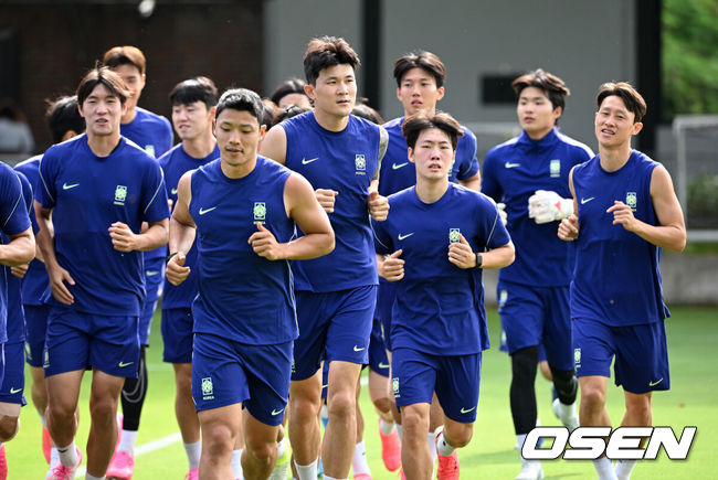 [OSEN=사포판(멕시코), 이대선 기자] 2026 북중미 월드컵에 참가하는 대한민국 축구국가대표팀이 11일(한국시각) 멕시코 과달라하라 인근 사포판의 치바스 베르데 바예에서 훈련을 진행했다.대한민국 월드컵대표팀은 오는 12일 오전 11시(한국시각) 체코와 2026년 북중미 월드컵 조별리그 A조 1차전을 펼친다.선수들이 훈련을 하고 있다. 2026.06.11 /sunday@osen.co.kr