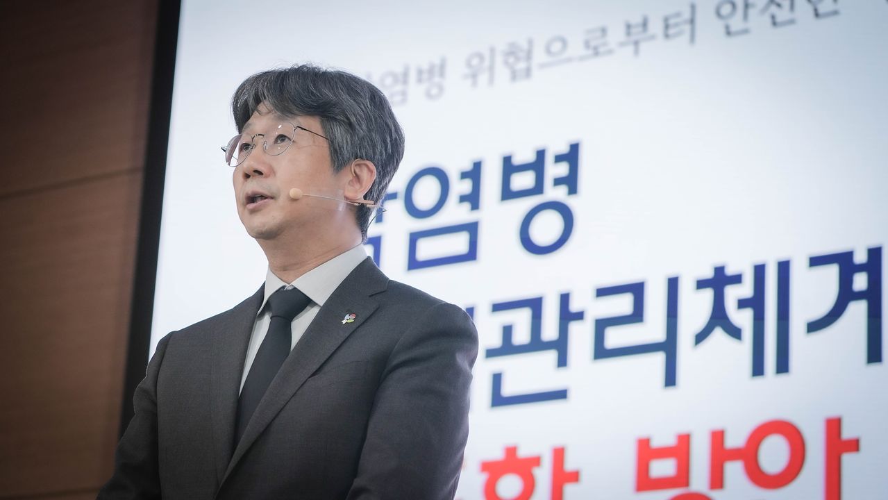 임승관 질병관리청장이 10일 충북 청주 국립중앙인체자원은행에서 감염병 위기관리체계 고도화 방안을 발표하고 있다. 사진 질병관리청