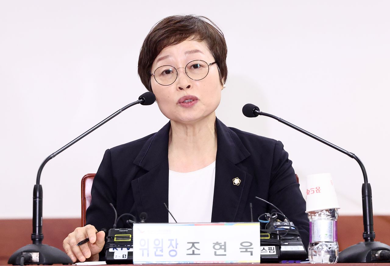 지난10일 중앙선관위 과천청사에서 열린 ‘투표용지 부족사태 진상규명위원회 제1차 위원회의’에서 조현욱 위원장이 발언하고 있다. 연합뉴스