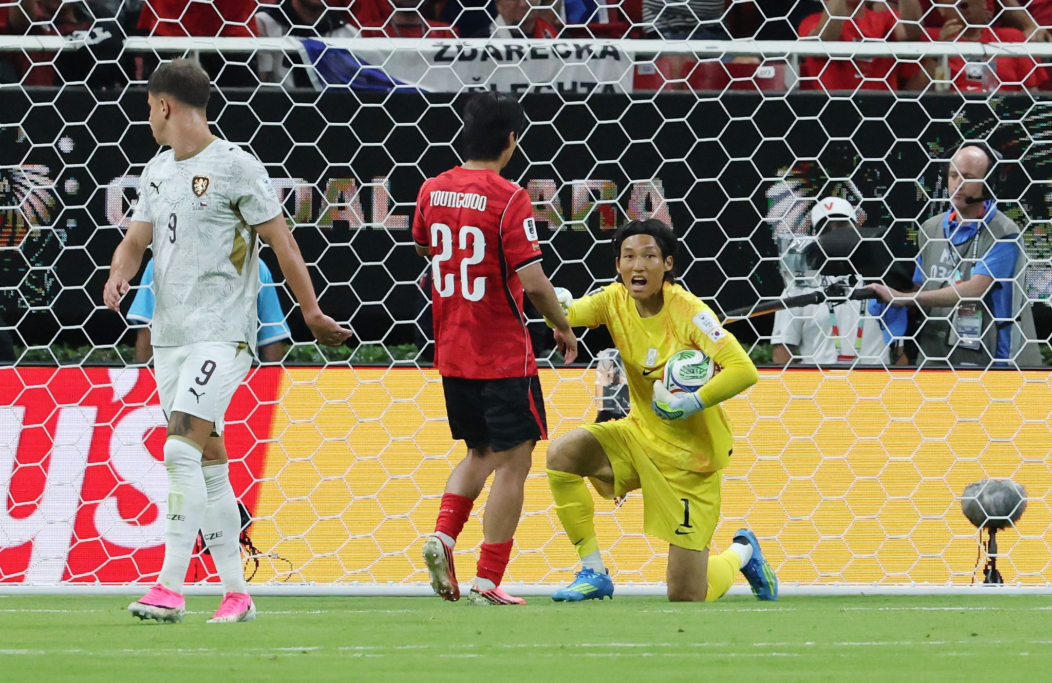 대한민국 축구국가대표팀 김승규가 11일(현지시간) 멕시코 할리스코주 사포판 과달라하라 스타디움에서 열린 2026 북중미 월드컵 A조 조별리그 1차전 대한민국과 체코 경기에서 슈팅을 막아내고 있다. 이날 경기는 대한민국 체코를 상대로 2-1로 승리했다. 뉴스1