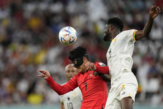 Ghana's Thomas Partey, right, challenges South Korea's Son Heung-min during the World Cup group H soccer match between South Korea and Ghana, at the Education City Stadium in Al Rayyan , Qatar, Monday, Nov. 28, 2022. (AP Photo/Luca Bruno)
