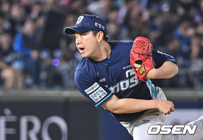 [OSEN=부산, 이석우 기자] 14일 부산 사직야구장에서 2026 신한 SOL KBO 리그 롯데 자이언츠와 NC 다이노스의 경기가 열렸다. 홈팀 롯데는 나균안이, 방문팀 NC는 토다가 선발 출전했다.NC 다이노스 배재환이 역투하고 있다. 2026.05.14 / foto0307@osen.co.kr
