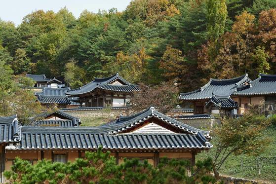 경북 안동시 성곡동에 위치한 전통 리조트 '구름에' 전경. 중앙포토