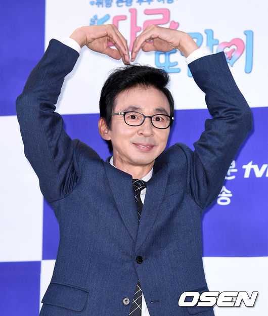 [OSEN=이대선 기자] 1일 오전 서울 상암동 CJ E&M센터에서 tvN ‘따로 또 같이’ 제작발표회가 열렸다.방송인 김국진이 포토타임을 갖고 있다./sunday@osen.co.kr