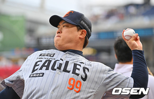 [OSEN=창원, 이석우 기자] 17일 창원NC파크에서 2026 신한 SOL KBO 리그 NC 다이노스와 한화 이글스의 경기가 열렸다. 홈팀 NC는 라일리가, 방문팀 한화는 류현진이 선발 출전했다. 한화 이글스 선발투수 류현진이 역투하고 있다. 2026.06.17 / foto0307@osen.co.kr