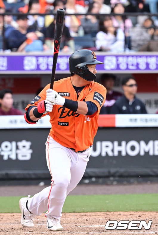[OSEN=대전, 최규한 기자] 29일 대전 한화생명볼파크에서 ‘2026 신한 SOL KBO리그’ 한화 이글스와 키움 히어로즈의 경기가 열렸다.홈팀 한화는 왕옌청, 방문팀 키움은 하영민을 선발로 내세웠다. 8회말 2사 1루 상황 한화 장규현이 안타를 날리고 있다. 2025.03.29 / dreamer@osen.co.kr