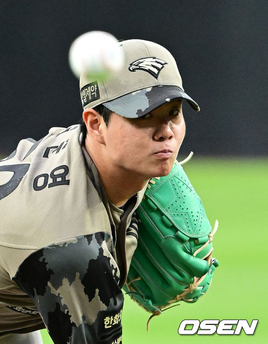 [OSEN=대전, 지형준 기자] 19일 대전 한화생명 볼파크에서 2026 신한 SOL KBO리그 한화 이글스와 삼성 라이온즈의 경기가 열렸다.6연패에 빠진 한화는 박준영, 5연승을 질주 중인 삼성은 아리엘 후라도을 선발로 내세웠다.1회초 한화 박준영이 역투하고 있다. 2026.06.19/ jpnews@osen.co.kr
