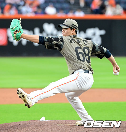 [OSEN=대전, 지형준 기자] 19일 대전 한화생명 볼파크에서 2026 신한 SOL KBO리그 한화 이글스와 삼성 라이온즈의 경기가 열렸다.6연패에 빠진 한화는 박준영, 5연승을 질주 중인 삼성은 아리엘 후라도을 선발로 내세웠다.1회초 한화 박준영이 역투하고 있다. 2026.06.19/ jpnews@osen.co.kr