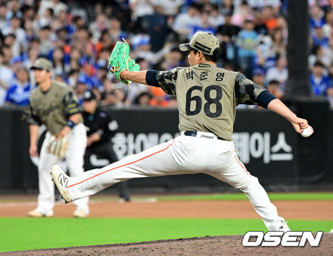 [OSEN=대전, 지형준 기자] 19일 대전 한화생명 볼파크에서 2026 신한 SOL KBO리그 한화 이글스와 삼성 라이온즈의 경기가 열렸다.6연패에 빠진 한화는 박준영, 5연승을 질주 중인 삼성은 아리엘 후라도을 선발로 내세웠다.4회초 한화 박준영이 역투하고 있다. 2026.06.19/ jpnews@osen.co.kr