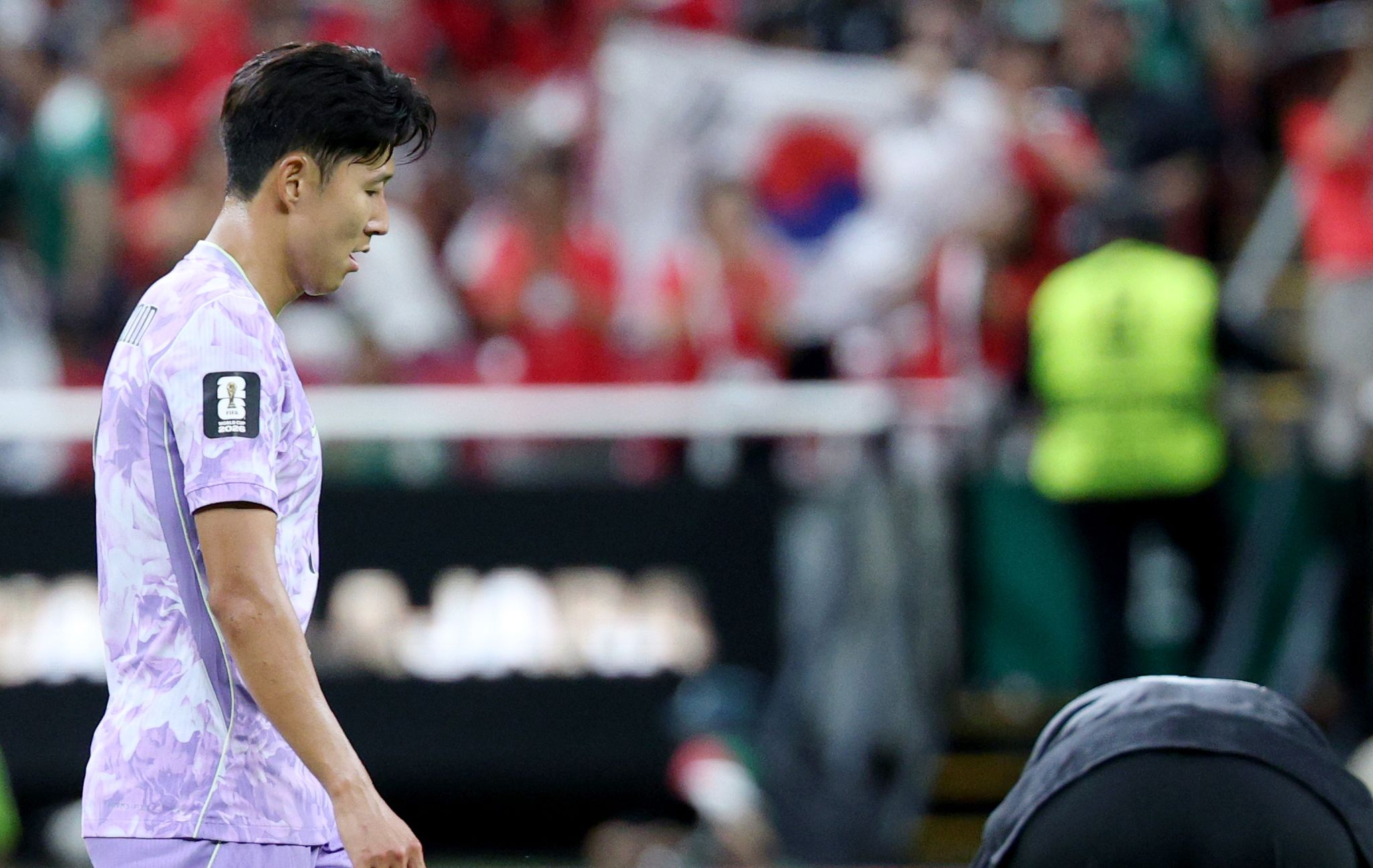 축구대표팀 주장 손흥민이 북중미 월드컵 멕시코전에서 아쉬워하고 있다. 강정현 기자