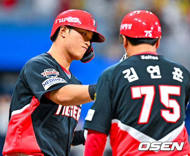 [OSEN=고척, 민경훈 기자] 23일 서울 고척스카이돔에서 2026 신한 SOL Bank KBO리그 키움 히어로즈와 KIA 타이거즈의 경기가 열렸다.키움은 박준현, KIA는 올러를 선발로 내세웠다.6회초 2사 KIA 변우혁이 좌월 솔로 홈런을 때린 후 그라운드를 돌고 있다. 2026.06.23 / rumi@osen.co.kr