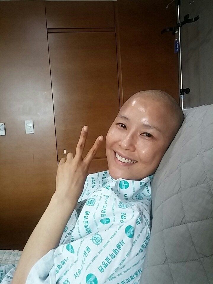 황인철 과장의 아내 김연정씨가 2015년 활액막 육종암 수술 후 항암 치료를 받던 모습. 사진 황 과장