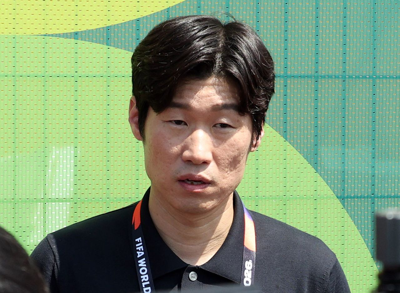 2026 북중미 월드컵에서 한국과 조별리그 3차전을 앞둔 23일 오전(현지시간) 멕시코 몬테레이 에스타디오 우니베르시타리오에서 훈련을 참관하러 온 박지성. 강정현 기자. 