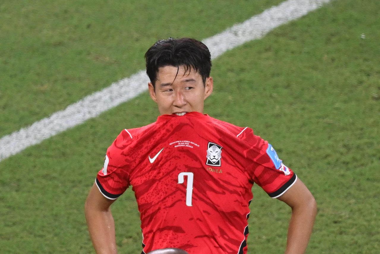 25일(한국시간) 멕시코 몬테레이 스타디움에서 열린 2026 북중미 월드컵 A조 3차전 한국과 남아프리카공화국의 경기. 손흥민이 0-1로 남아공에게 패배 후 아쉬워 하고 있다. 강정현 기자 2026.06.25.