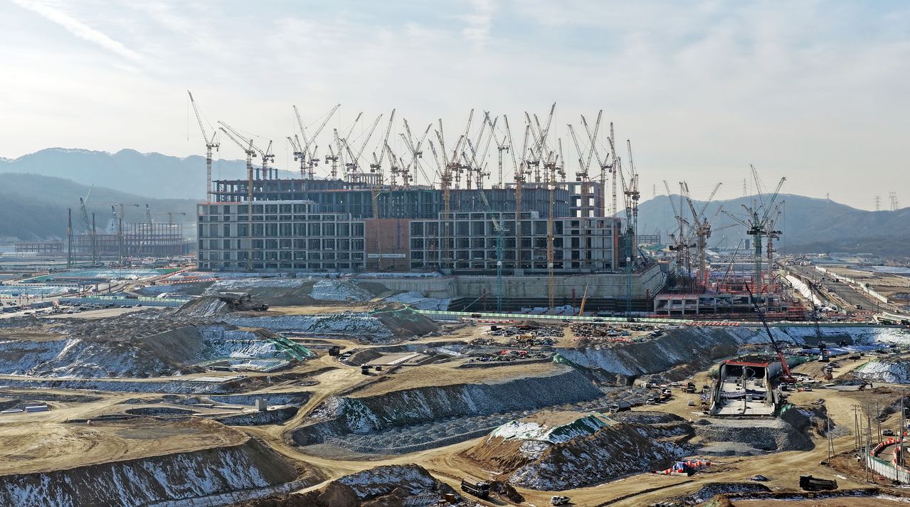 지난 1월 경기도 용인시 처인구 원삼면 용인반도체클러스터 일반산업단지 공사현장이 분주하다. 연합뉴스