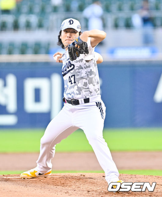 [OSEN=잠실, 박준형 기자] 26일 오후 서울 잠실구장에서 2026 신한 SOL Bank KBO리그 두산 베어스와 KIA 타이거즈의 경기가 진행됐다. 이날 경기에 두산은 곽빈(5승 3패)을, KIA는 황동하(6승 1패)를 선발투수로 내세웠다.2회초 두산 선발투수 곽빈이 역투하고 있다.    2026.06.26/ soul1014@osen.co.kr