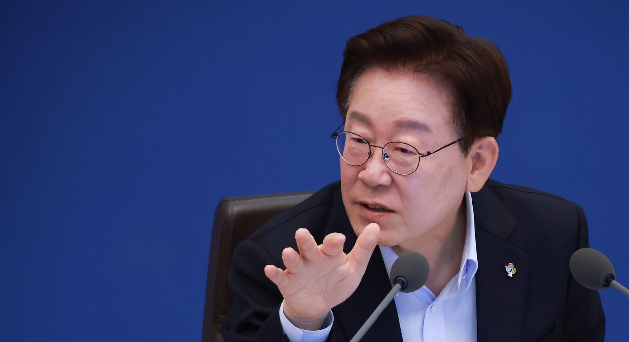 이재명 대통령이 지난 23일 청와대에서 열린 국무회의 겸 비상경제점검회의에서 발언하고 있다. 청와대통신사진기자단