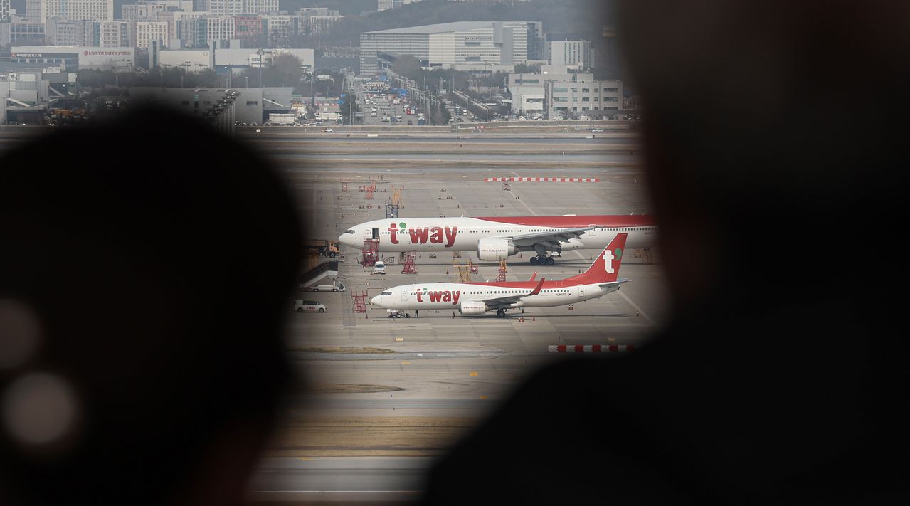 인천공항 계류장 티웨이항공(현 트리니티항공) 여객기 모습. 김경록 기자