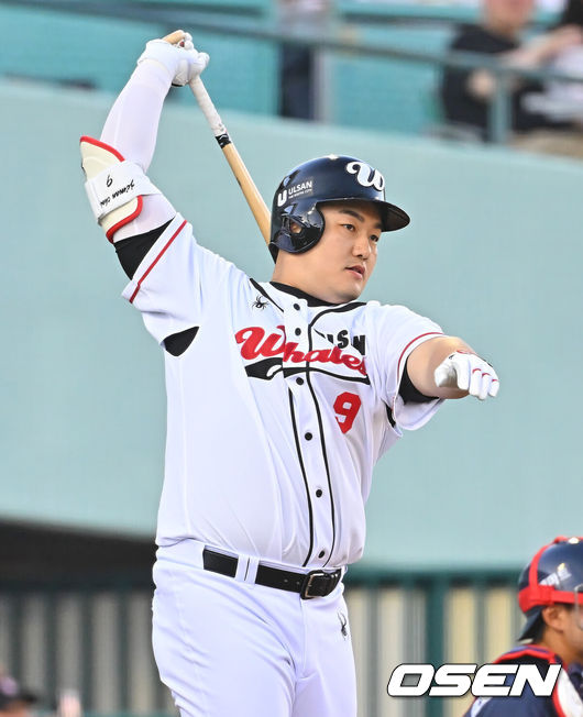 [OSEN=울산, 이석우 기자] 27일 울산 문수야구장에서 2026 메디힐 KBO 퓨처스리그 울산 웨일즈와 롯데 자이언츠의 경기가 열렸다. 울산은 나가가 선발로, 롯데는 박세진이 선발출전했다.울산 웨일즈 최지만이 7회말 1사 3루 대타로 출전해 타격을 하고 있다. 2026.06.27 / foto0307@osen.co.kr