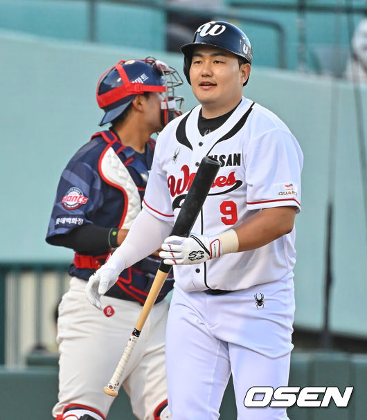[OSEN=울산, 이석우 기자] 27일 울산 문수야구장에서 2026 메디힐 KBO 퓨처스리그 울산 웨일즈와 롯데 자이언츠의 경기가 열렸다. 울산은 나가가 선발로, 롯데는 박세진이 선발출전했다.울산 웨일즈 최지만이 7회말 1사 3루 대타로 출전해 삼진 아웃 당하고 있다. 2026.06.27 / foto0307@osen.co.kr