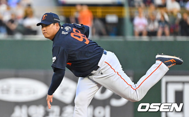 [OSEN=부산, 이석우 기자] 5일 부산 사직야구장에서 2026 신한 SOL KBO 리그 롯데 자이언츠와 한화 이글스의 경기가 열렸다. 홈팀 롯데는 로드리게스가, 방문팀 한화는 류현진이 선발 출전했다.한화 이글스 선발 투수 류현진이 역투하고 있다. 2026.06.05 / foto0307@osen.co.kr