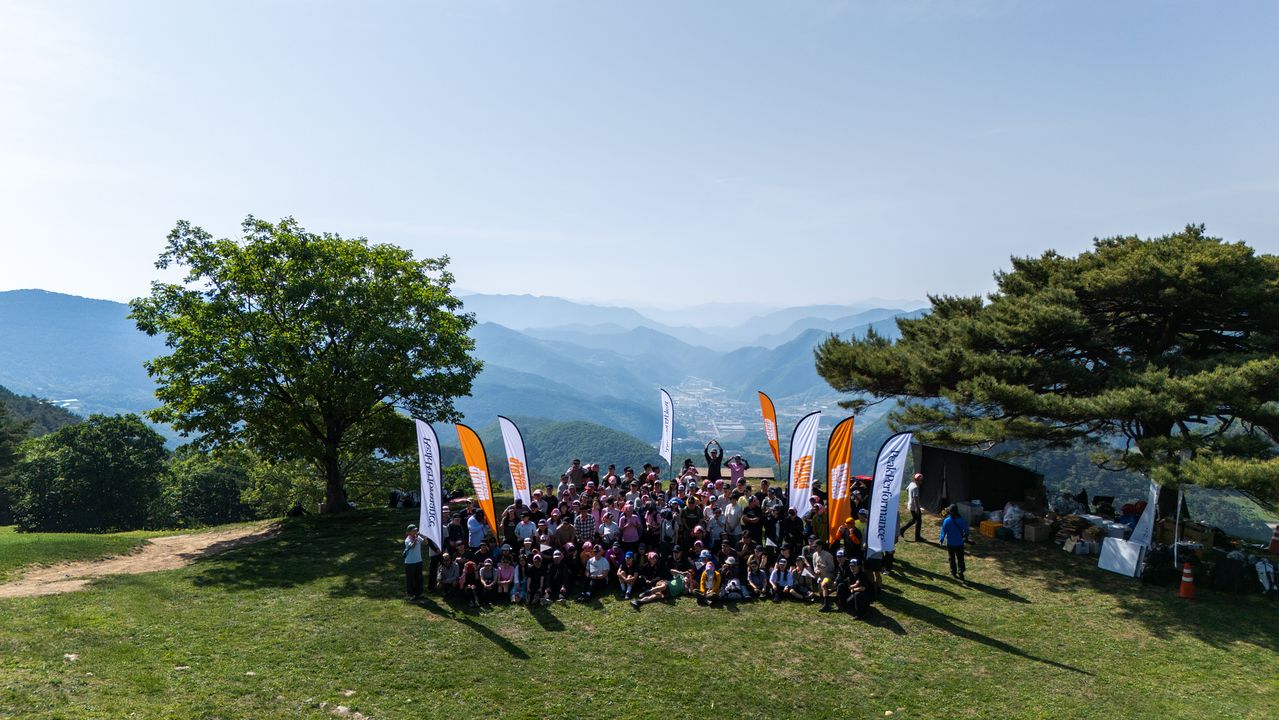 지난 5월 강원도 평창군에서 개최한 고트 캠핑 행사. 카우치 포테이토는 원래 ‘TV 앞 소파에 누워 감자칩을 먹으며 시간을 보내는 사람’을 뜻하는 말이다. 주말마다 자연으로 향하는 자신들의 라이프스타일과 정반대라는 점이 이름을 선택한 이유다.사진 카우치 포테이토 