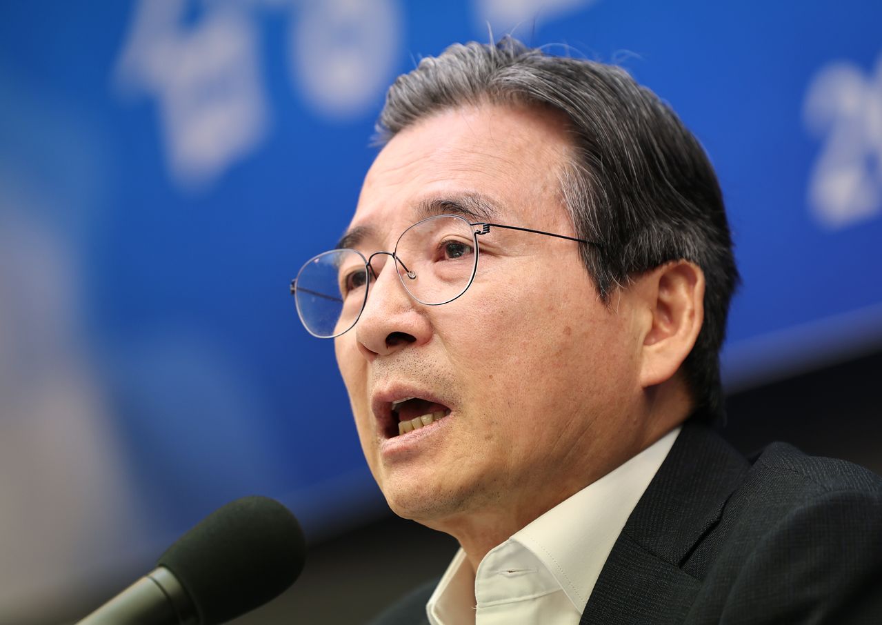 김용범 청와대 정책실장이 24일 서울 중구 한국프레스센터에서 열린 관훈클럽 초청 토론회에서 모두발언을 하고 있다. 뉴스1
