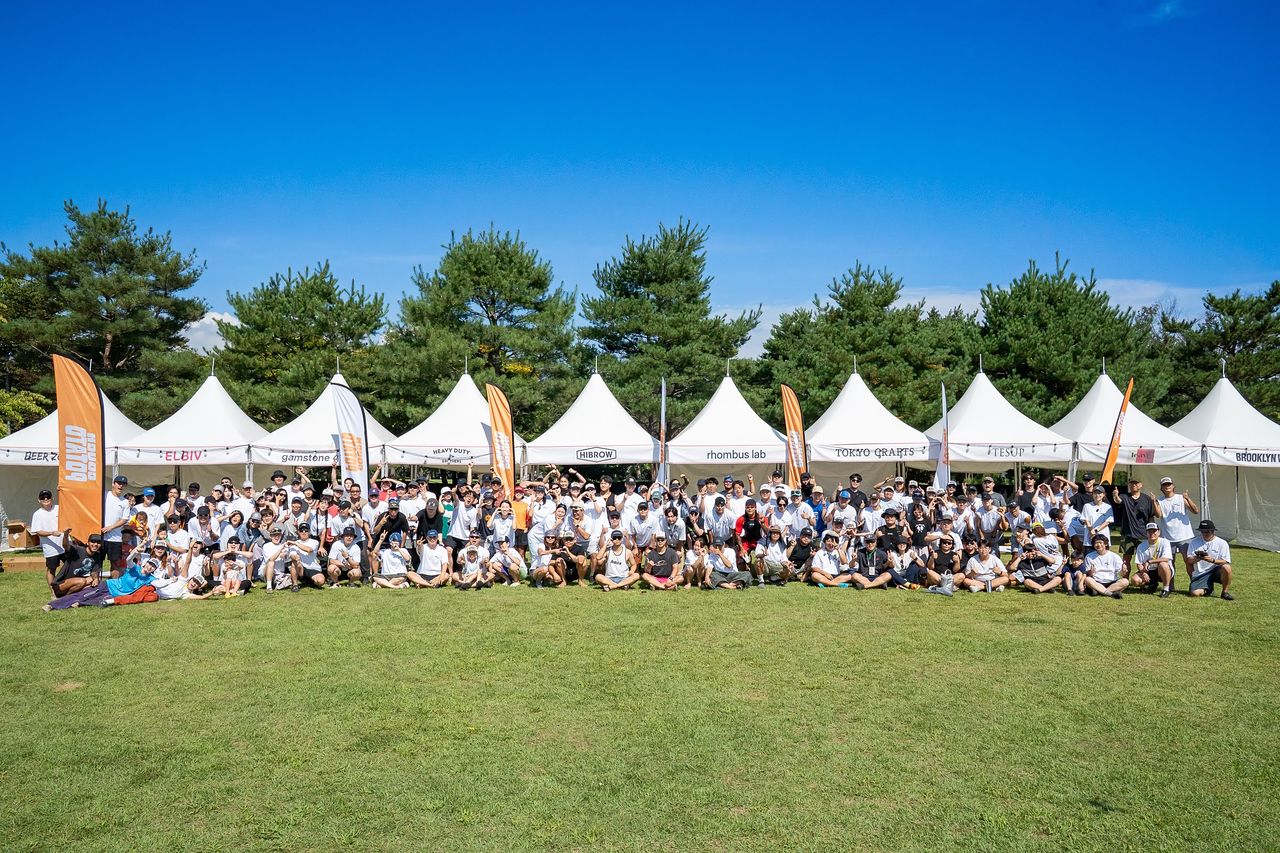 최근 2030세대 아웃도어 문화는 등산·백패킹·트레일러닝 등으로 세분화되며 취향 기반 커뮤니티 중심으로 재편되고 있다. 사진 카우치 포테이토 