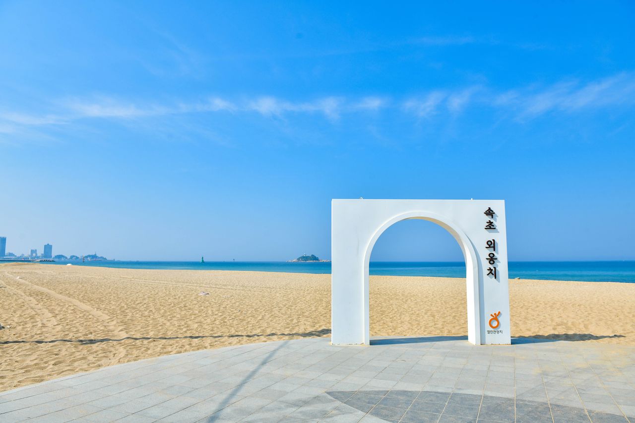 외옹치해수욕장 전경.