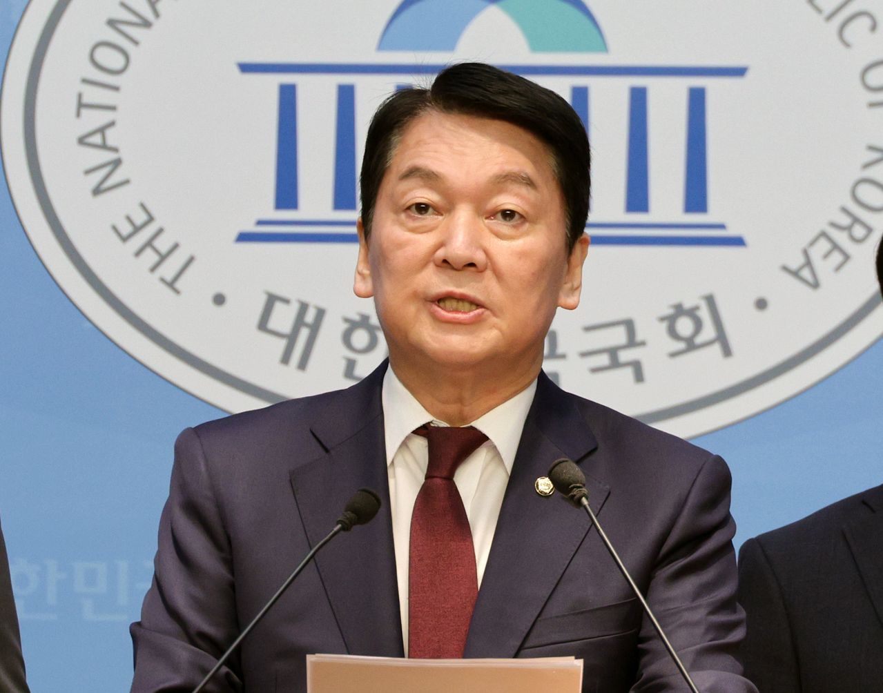 안철수 국민의힘 의원이 지난해 11월 11일 서울 여의도 국회 소통관에서 가진 기자회견에서 검찰의 대장동 개발 비리 사건 항소 포기를 규탄하고 있다. 뉴스1