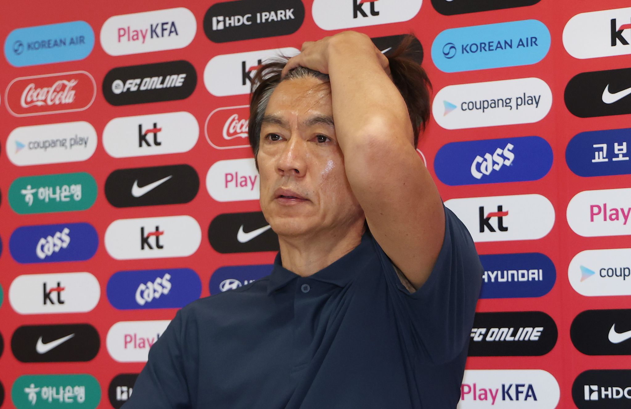 북중미 월드컵 조별리그에서 탈락한 한국 축구 국가대표팀 홍명보 감독이 28일(현지시간) 오전 멕시코 과달라하라 인근 사포판의 치바스 바예 베르데에서 사퇴 기자회견을 하고 있다. 연합뉴스