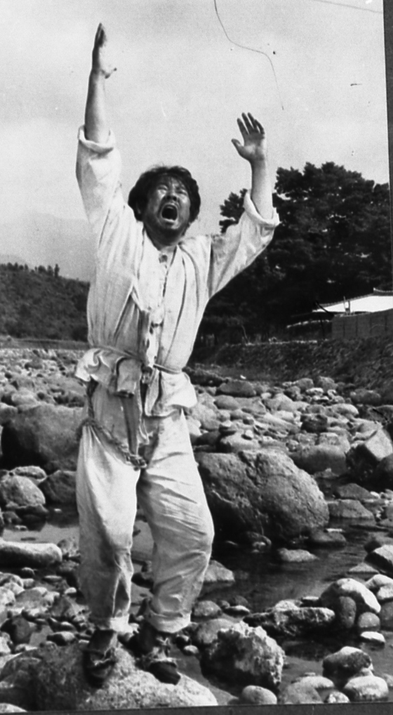 이두용 감독의 영화 '최후의 증인'(1980). 배우 최불암(사진)이 출연한 이 영화는 검열로 상영시간의 40%가 잘려나가는 고충을 겪었다. 2017년 베를린영화제 포럼 부문에서 복원판이 재조명돼 호평 받았다. 중앙포토
