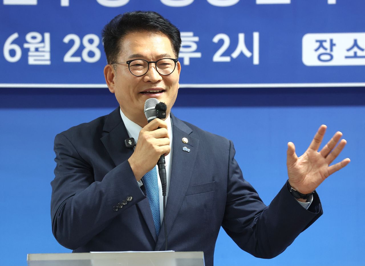 송영길 더불어민주당 의원이 28일 전북 전주시 코오롱스카이타워에서 열린 '송영길의 국가비전 민주당 전북평당원 타운홀미팅'에서 발언을 하고 있다. 뉴스1