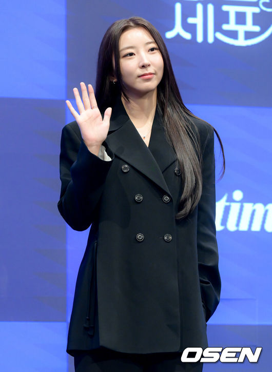 [OSEN=조은정 기자]새 토일드라마 ‘공감세포’(극본 정연, 김성래 / 연출 김칠봉 / 제공 A+E Global Media / 제작 위매드, LG U+, MBC C&I) 제작발표회가 30일 서울 구로구 신도림 더 세인트에서 열렸다.‘공감세포’는 공감을 부정한 여자와 공감을 떠안은 남자가 ‘감정 전이’라는 초현실적인 사건을 통해 서로의 세계를 침범하며 감정을 다시 배워가는 과정을 그린 로맨틱 코미디다.배우 권소현이 포즈를 취하고 있다. 2026.06.30 /cej@osen.co.kr