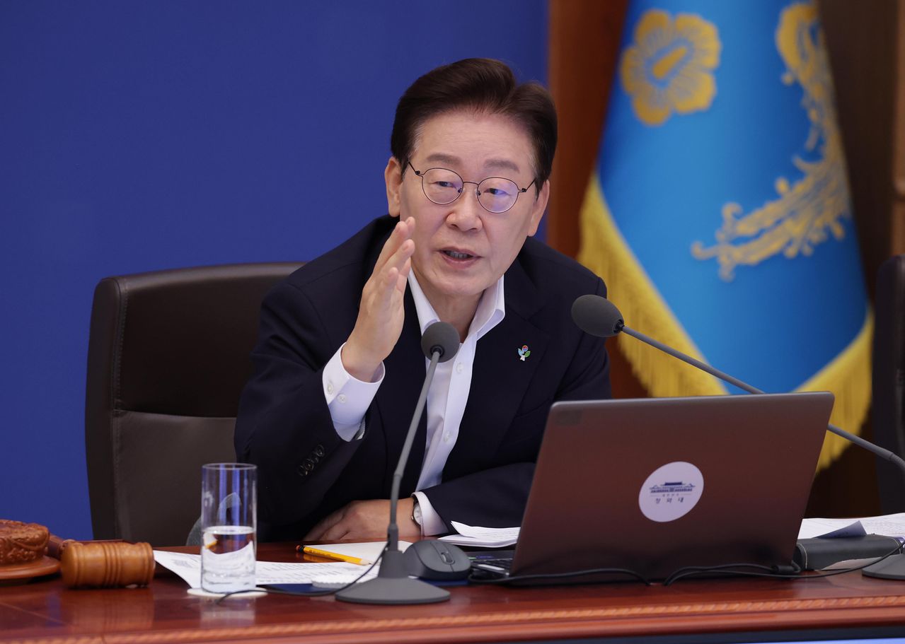 이재명 대통령이 30일 청와대에서 열린 제28회 국무회의 겸 제13차 비상경제점검회의에서 발언하고 있다. 청와대사진기자단
